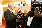 Regisseur Oliver Hirschbiegel am roten Teppich der Filmpremiere im Gloria Palast